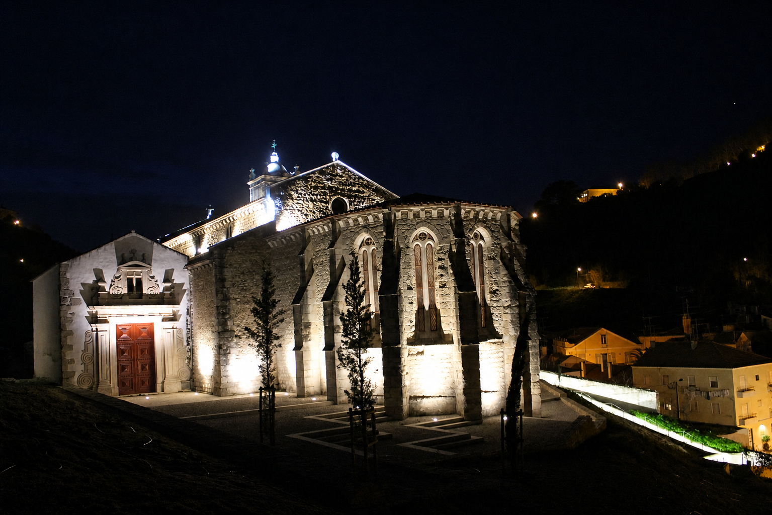 Iluminação paisagística — trabalho da Pedro Ribeiro, Lda.